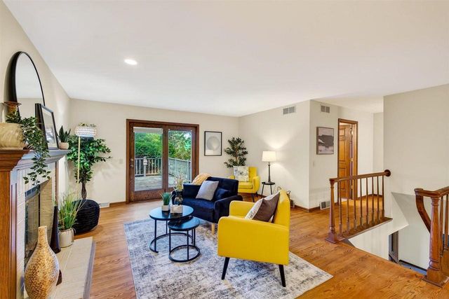 8062 Burr Oak Trail, Cross Plains, WI 53528