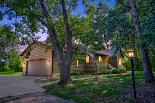 8062 Burr Oak Trail, Cross Plains, WI 53528