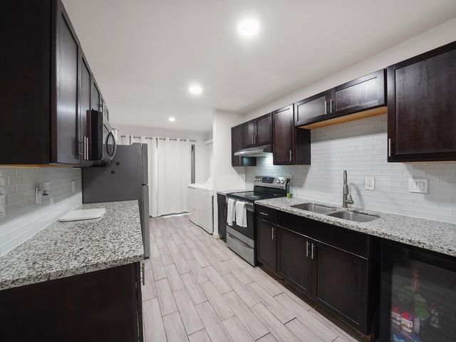 9616 Long Point Road 47, Houston, TX 77055