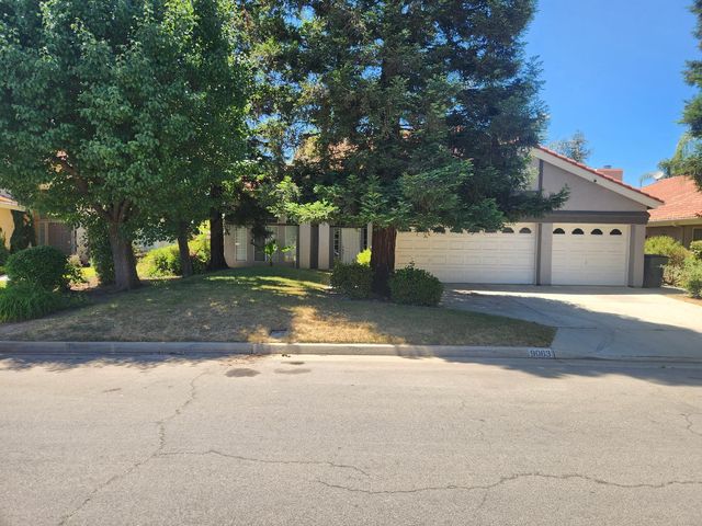 9063 N Woodrow Avenue, Fresno, CA 93720