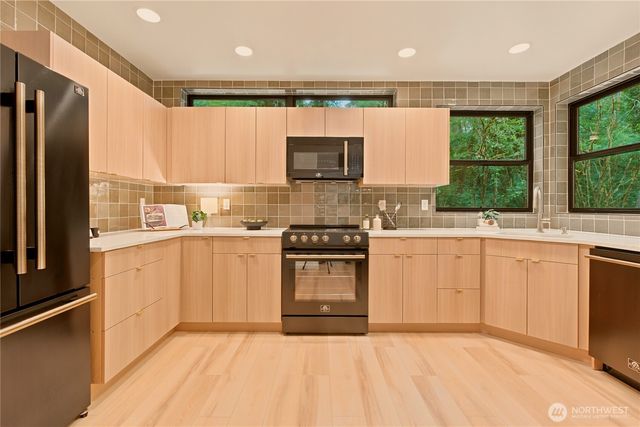 14151 Komedal Road NE, Bainbridge Island, WA 98110