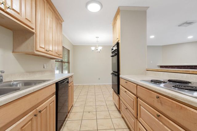 32 Marabou Place, The Woodlands, TX 77380
