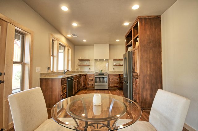 205 N 9th Street, Jacksonville, OR 97530