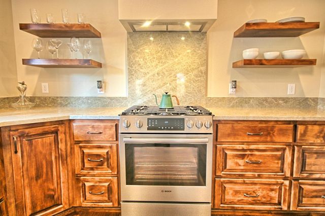 205 N 9th Street, Jacksonville, OR 97530