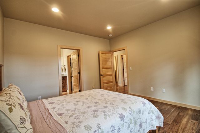 205 N 9th Street, Jacksonville, OR 97530