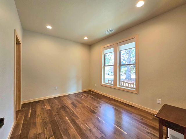 205 N 9th Street, Jacksonville, OR 97530