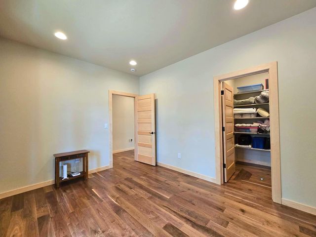 205 N 9th Street, Jacksonville, OR 97530