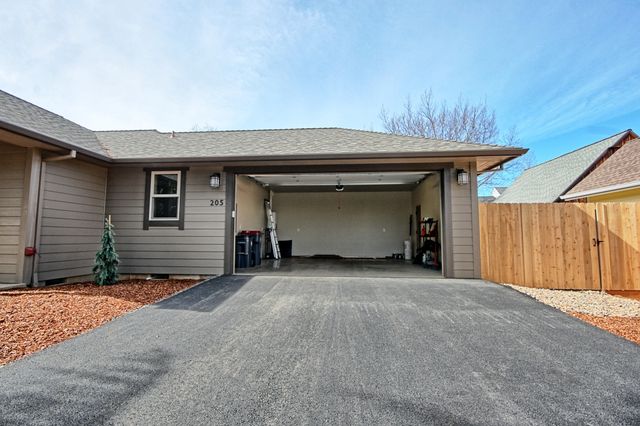 205 N 9th Street, Jacksonville, OR 97530