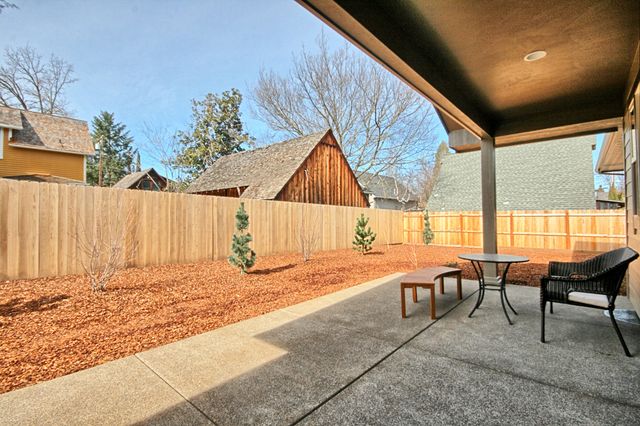 205 N 9th Street, Jacksonville, OR 97530