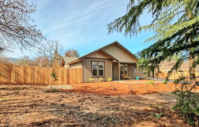 205 N 9th Street, Jacksonville, OR 97530