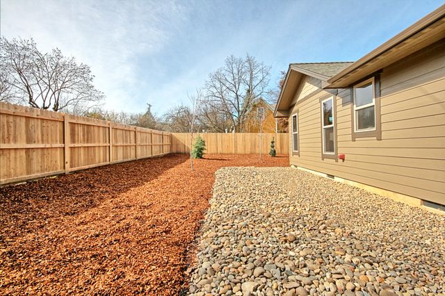 205 N 9th Street, Jacksonville, OR 97530