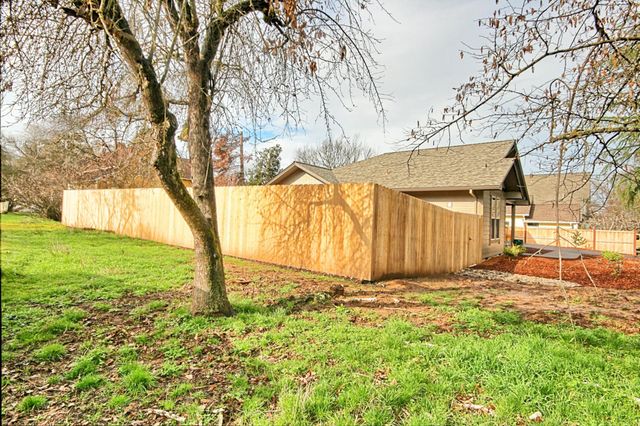 205 N 9th Street, Jacksonville, OR 97530