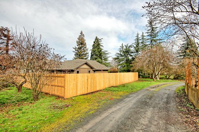 205 N 9th Street, Jacksonville, OR 97530