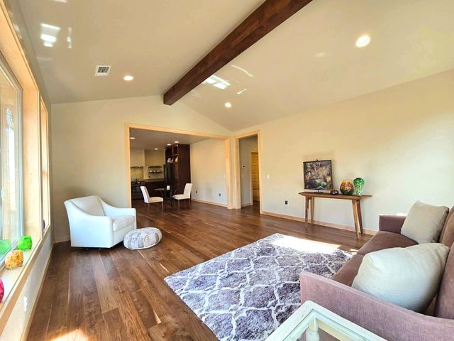 205 N 9th Street, Jacksonville, OR 97530