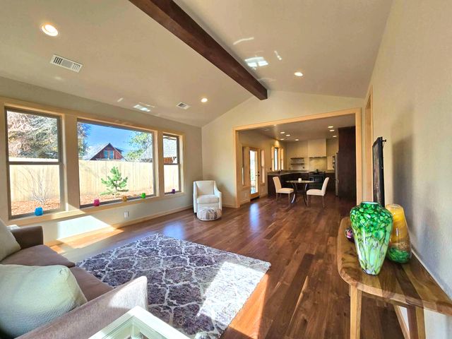 205 N 9th Street, Jacksonville, OR 97530