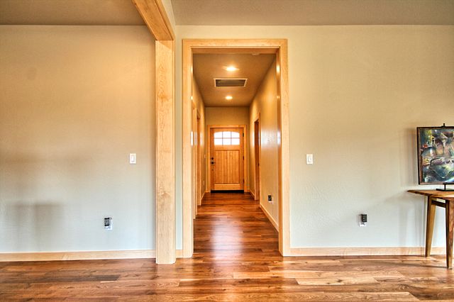 205 N 9th Street, Jacksonville, OR 97530