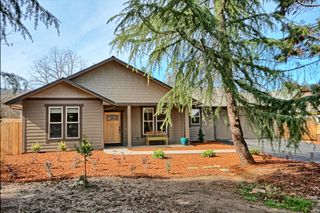 205 N 9th Street, Jacksonville, OR 97530