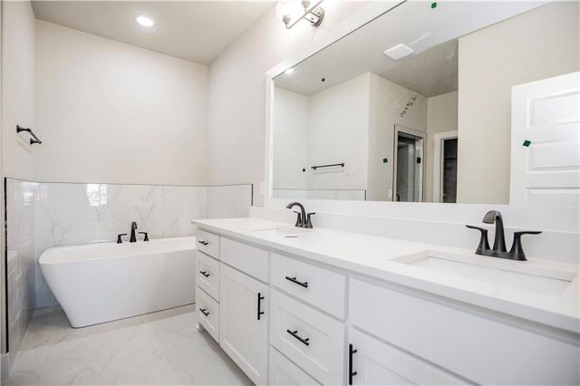 6804 SW Basswood Avenue, Bentonville, AR 72713