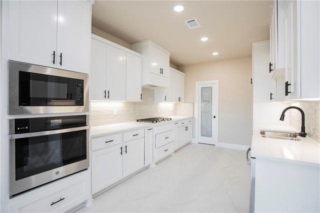 6804 SW Basswood Avenue, Bentonville, AR 72713