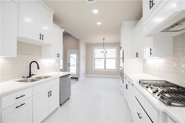 6804 SW Basswood Avenue, Bentonville, AR 72713