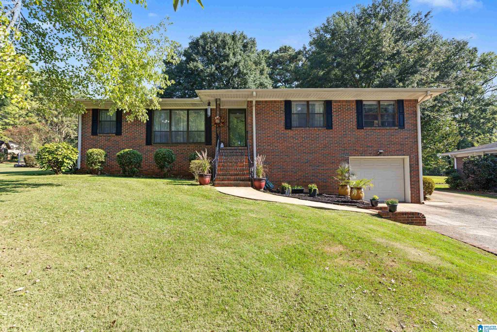 2101 LONGVIEW DRIVE, Hueytown, AL 35023