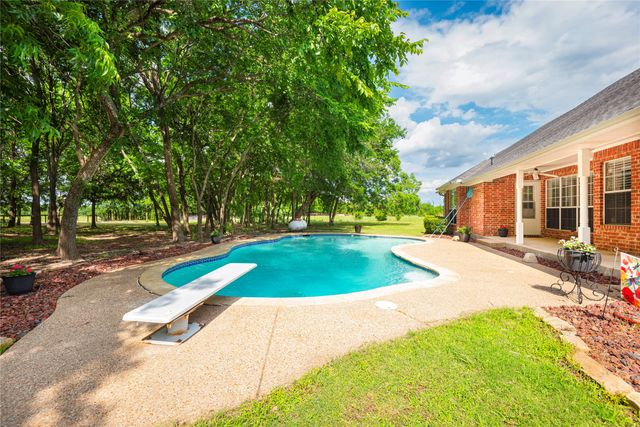 462 County Road 3335, Ladonia, TX 75449