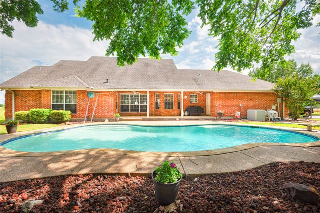 462 County Road 3335, Ladonia, TX 75449