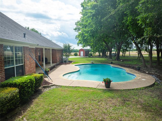 462 County Road 3335, Ladonia, TX 75449