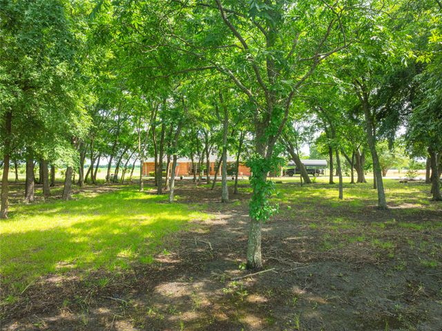 462 County Road 3335, Ladonia, TX 75449