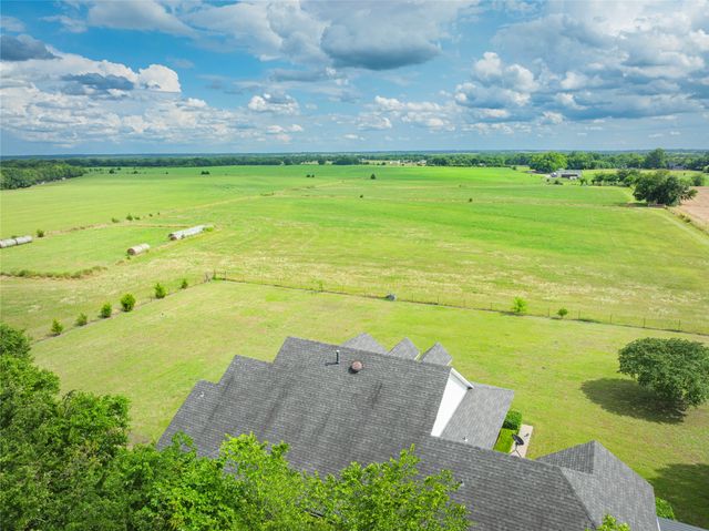462 County Road 3335, Ladonia, TX 75449
