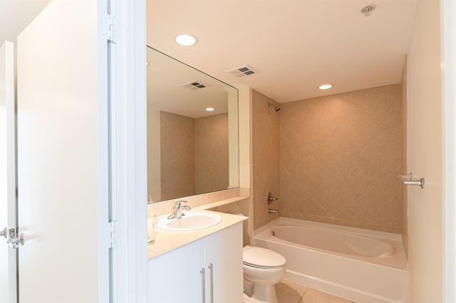 335 S Biscayne Boulevard 2400, Miami, FL 33131