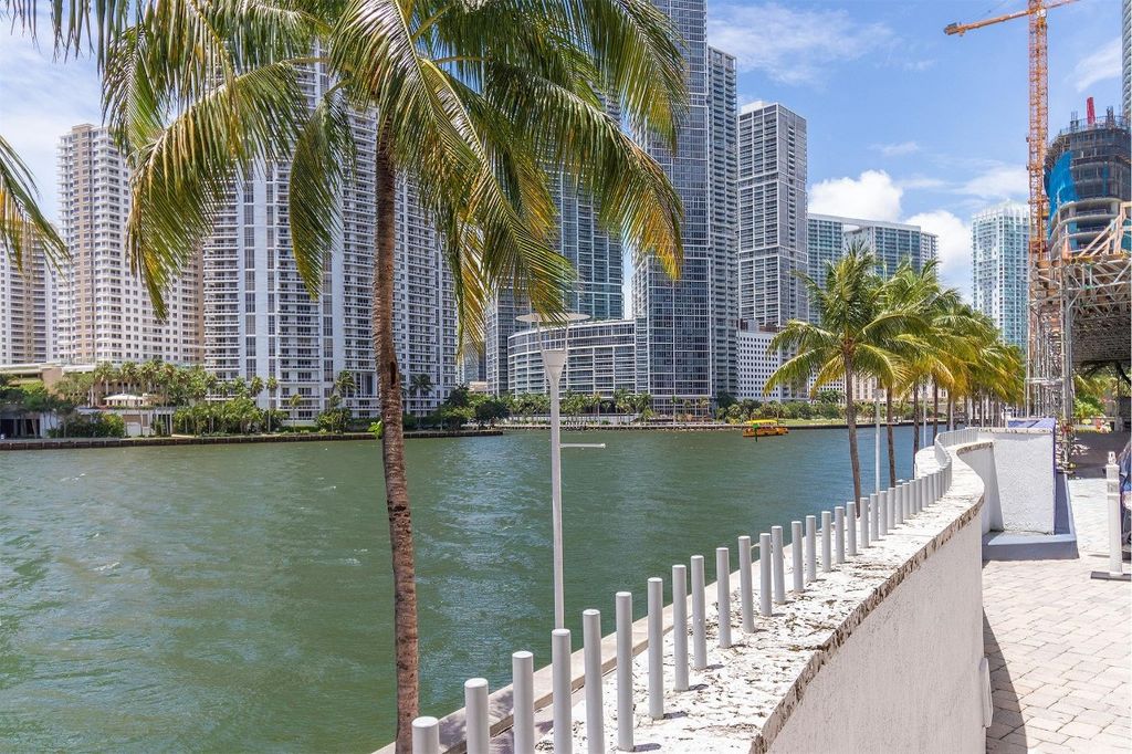 335 S Biscayne Boulevard 2400, Miami, FL 33131