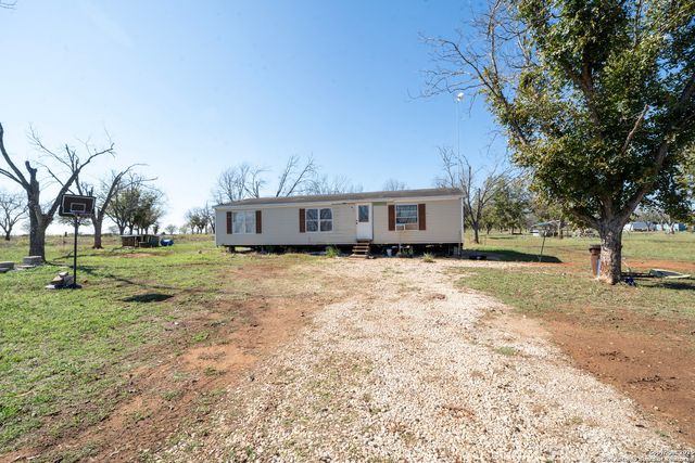 1009 FM 1784, Pleasanton, TX 78064