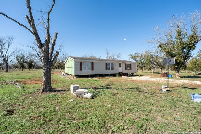1009 FM 1784, Pleasanton, TX 78064