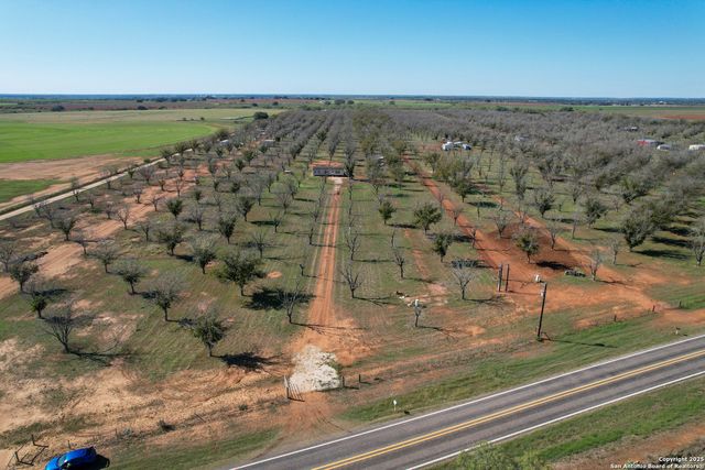 1009 FM 1784, Pleasanton, TX 78064