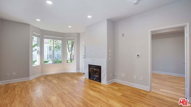 5557 W 6th Street 2-201, Los Angeles, CA 90036