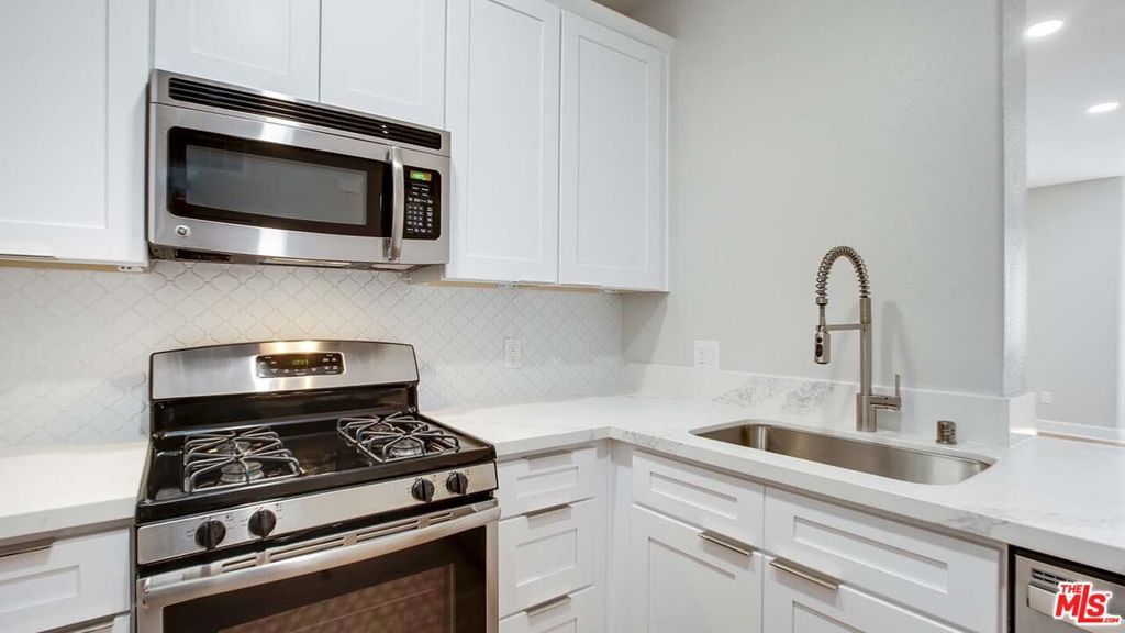 5557 W 6th Street 2-201, Los Angeles, CA 90036