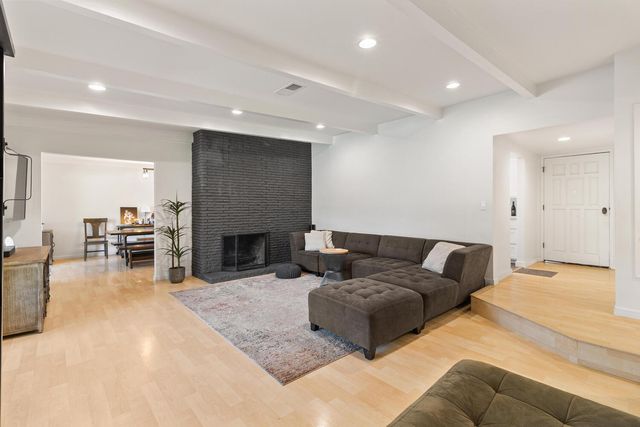 2032 Mission Ave, Carmichael, CA 95608