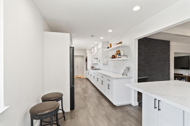 2032 Mission Ave, Carmichael, CA 95608