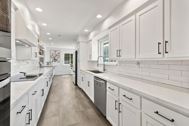 2032 Mission Ave, Carmichael, CA 95608