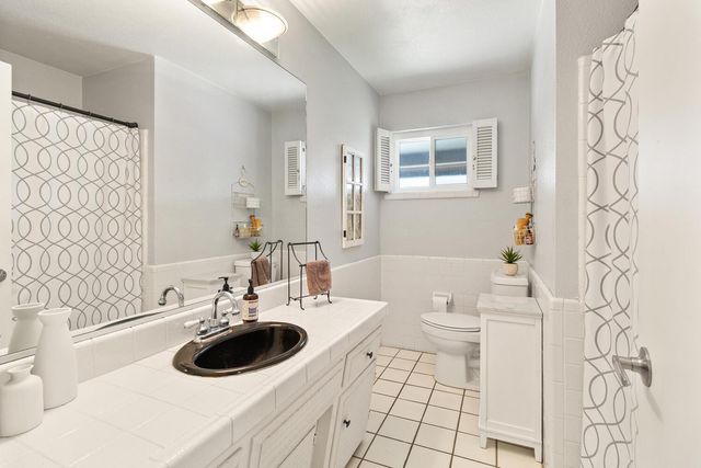 2032 Mission Ave, Carmichael, CA 95608