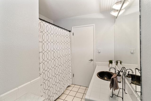 2032 Mission Ave, Carmichael, CA 95608