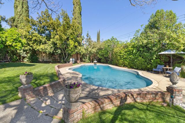 2032 Mission Ave, Carmichael, CA 95608