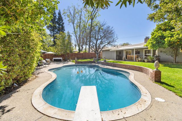 2032 Mission Ave, Carmichael, CA 95608