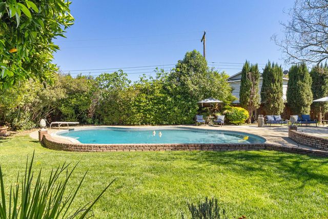 2032 Mission Ave, Carmichael, CA 95608