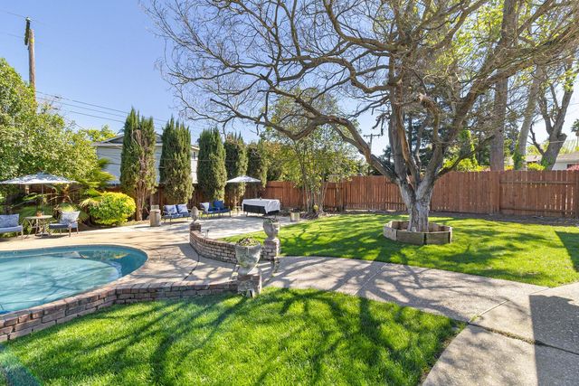 2032 Mission Ave, Carmichael, CA 95608