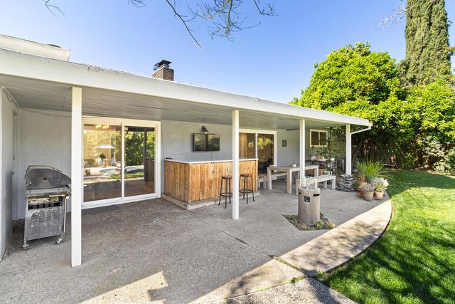 2032 Mission Ave, Carmichael, CA 95608