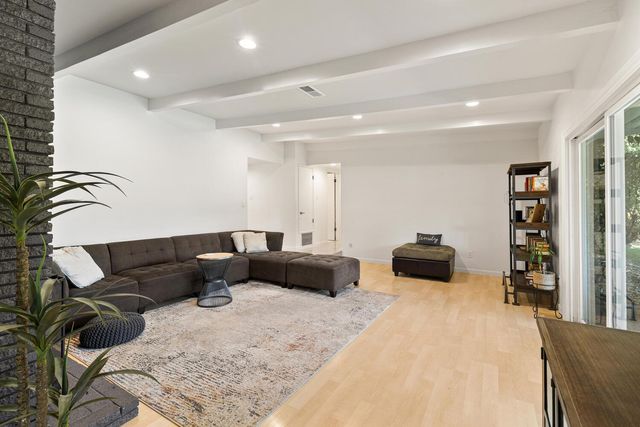 2032 Mission Ave, Carmichael, CA 95608