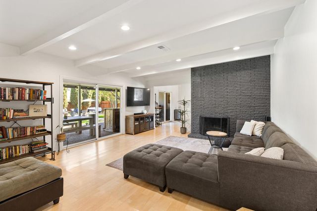 2032 Mission Ave, Carmichael, CA 95608