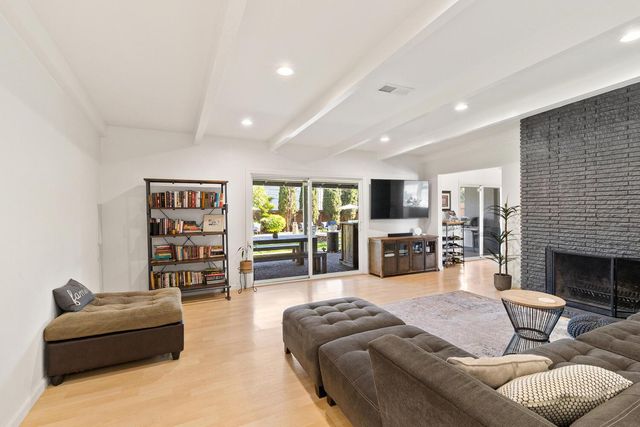 2032 Mission Ave, Carmichael, CA 95608